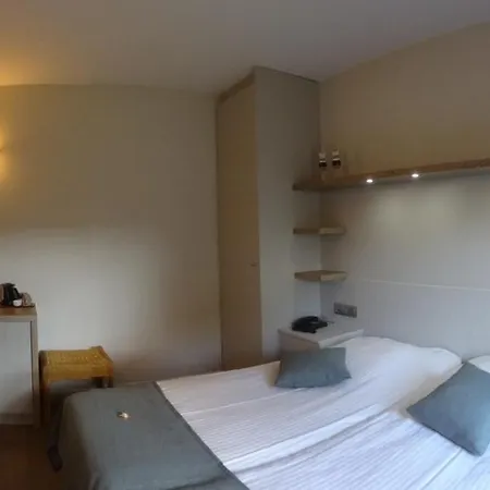 Otel Bilderdijk 3*